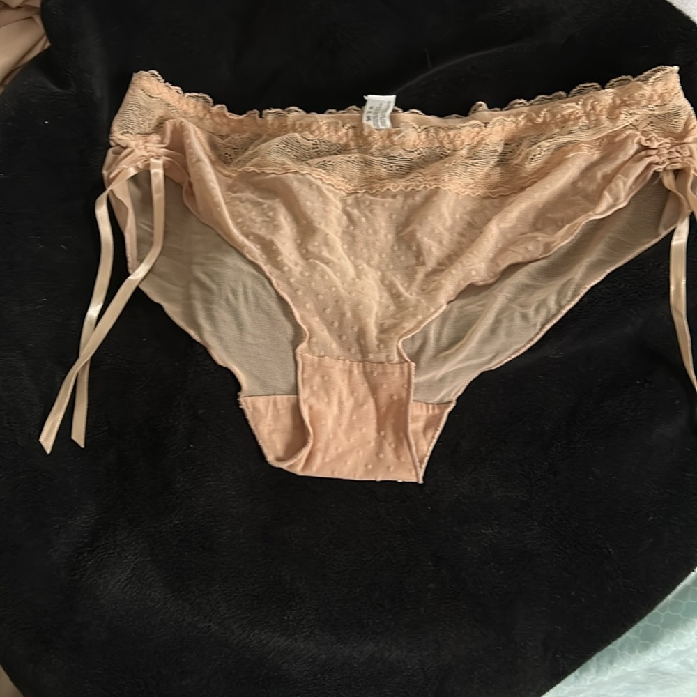 Adore Me bra and Panty set - Picture 7 of 9